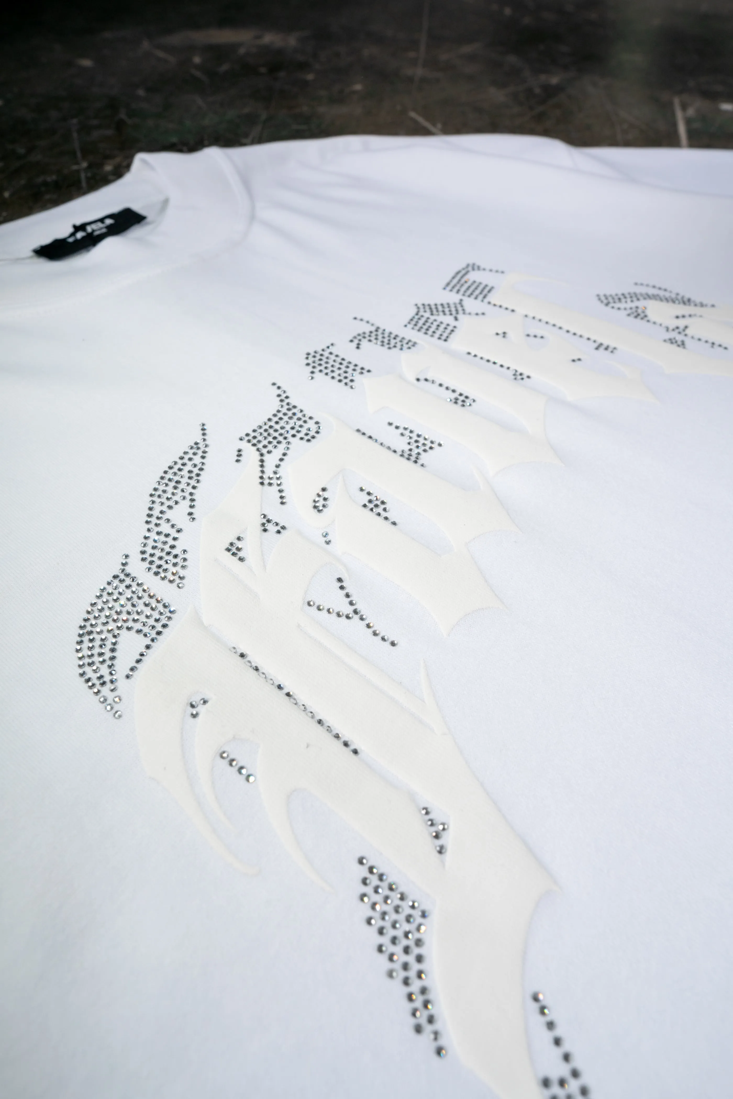 AVES RHINESTONE WHITE T-SHIRT